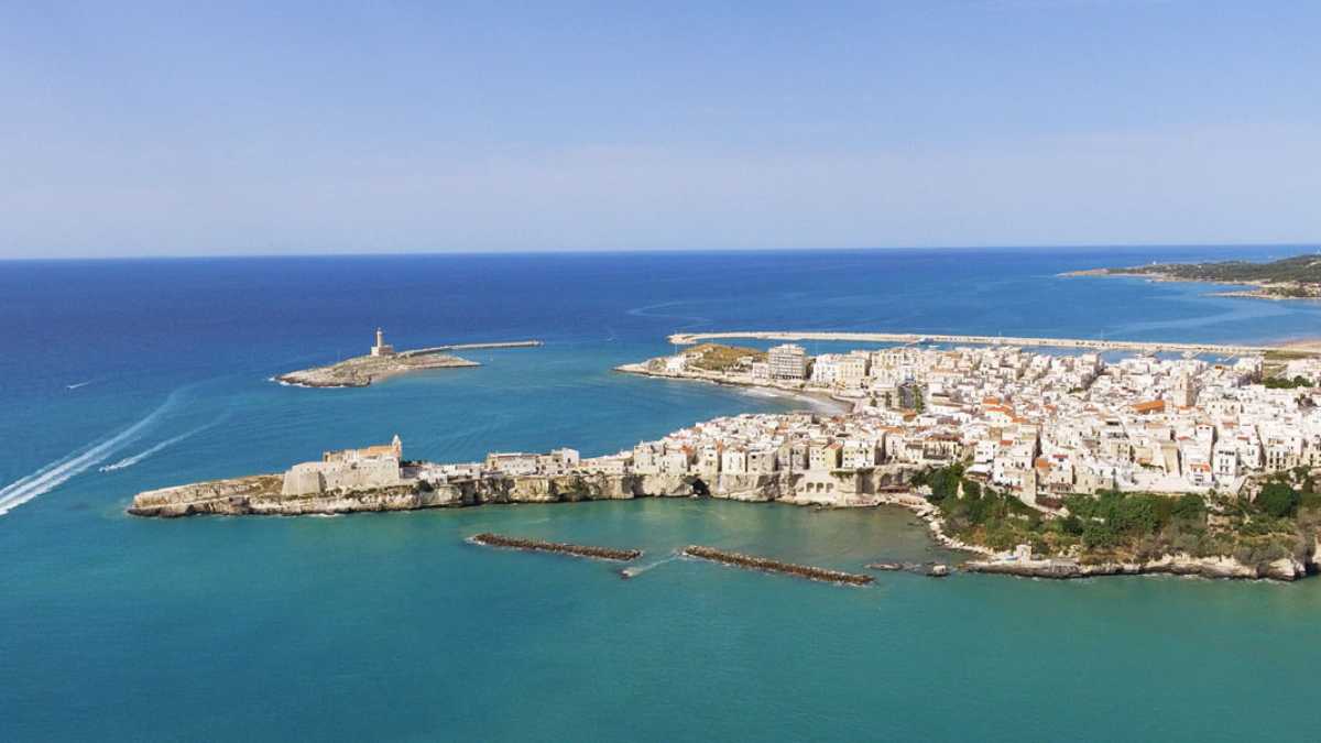Trekking sulle torri costiere a Vieste: itinerario tematico